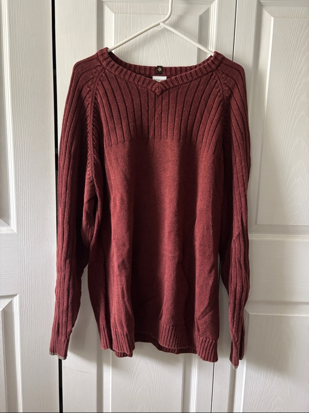 Columbia Men's V-Neck Sweater in Burgundy